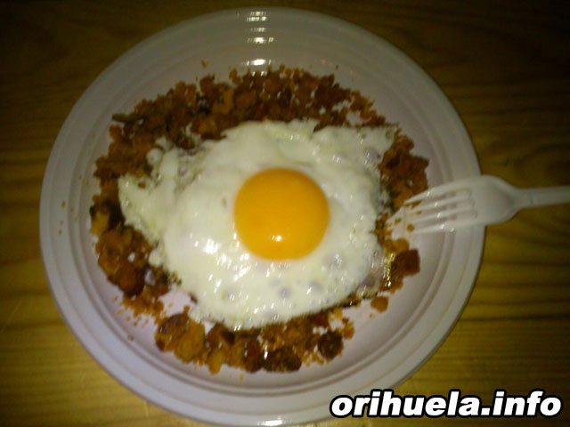 migas con huevo frito