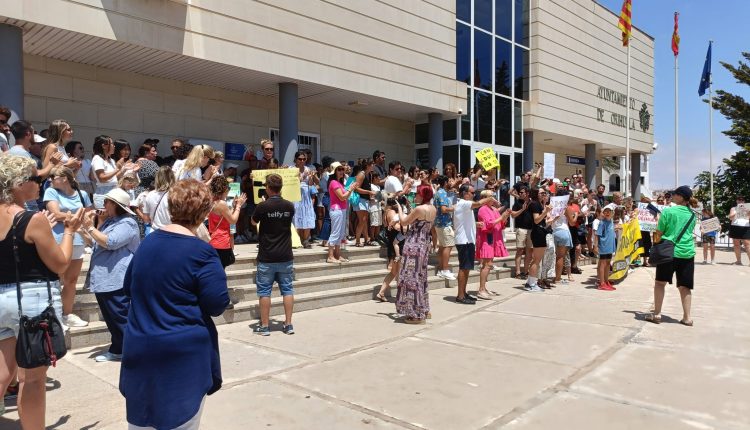 fotografía de Yulia VR Manifestación Colegios Orihuela Costa
